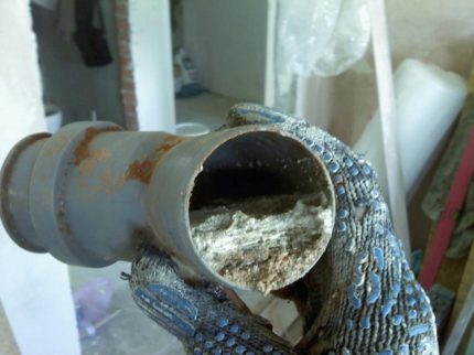 Conducta de clavegueram obstruïda